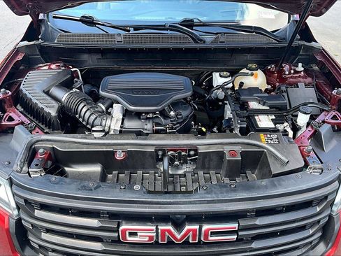 Used 2021 GMC Acadia AT4 w/ Technology Package AWD/4WD image 32