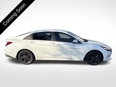 Used 2022 Hyundai Elantra SEL w/ Convenience Package FWD image 4