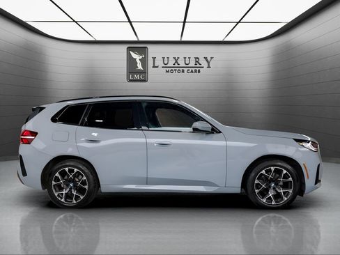 Used 2025 BMW X3 xDrive30i AWD/4WD image 9