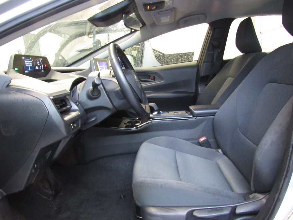 Certified 2025 Toyota Prius LE FWD image 10