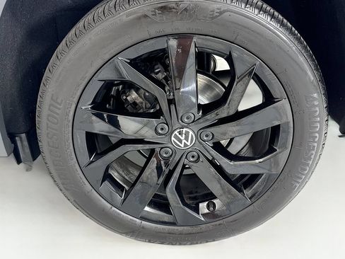 Used 2023 Volkswagen Taos SE w/ Panoramic Sunroof Package FWD image 29