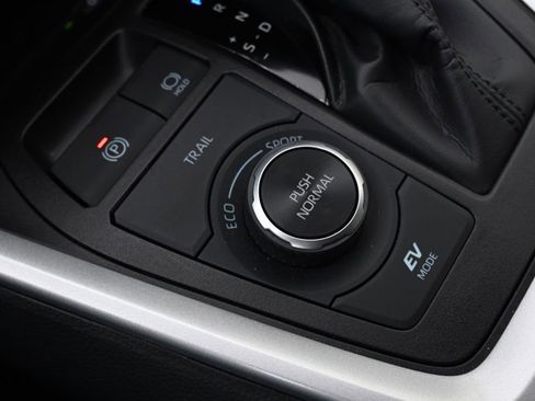 Used 2023 Toyota RAV4 XLE Premium image 32