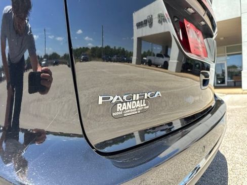 Certified 2025 Chrysler Pacifica Select FWD image 52