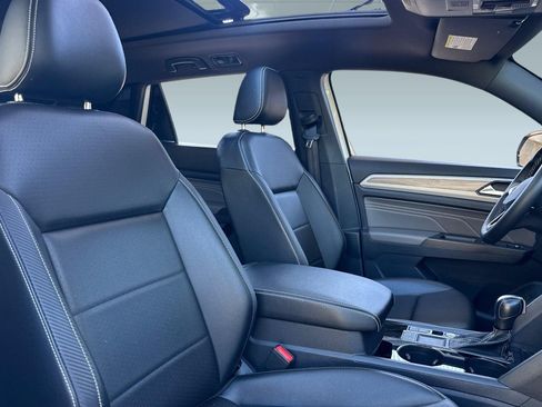 Used 2022 Volkswagen Atlas Cross Sport SE w/ Panoramic Sunroof Package FWD image 27