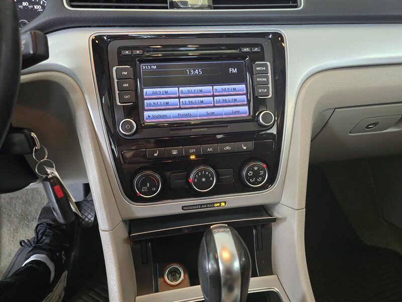 Used 2013 Volkswagen Passat TDI SE FWD image 21