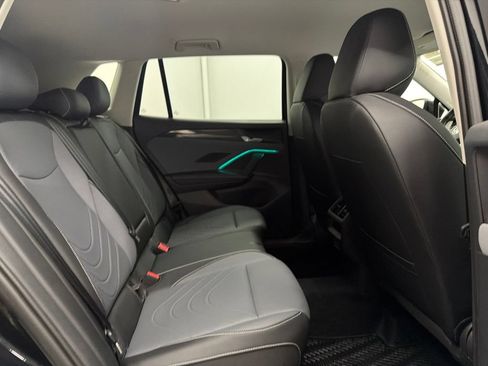 Used 2025 Volkswagen Tiguan SE FWD image 29