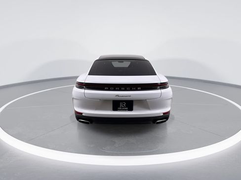 Used 2024 Porsche Panamera RWD image 7