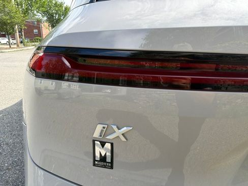 Used 2026 BMW iX xDrive45 AWD/4WD image 12