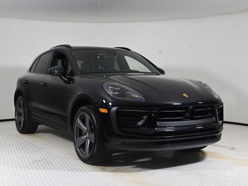 Certified 2025 Porsche Macan image 9