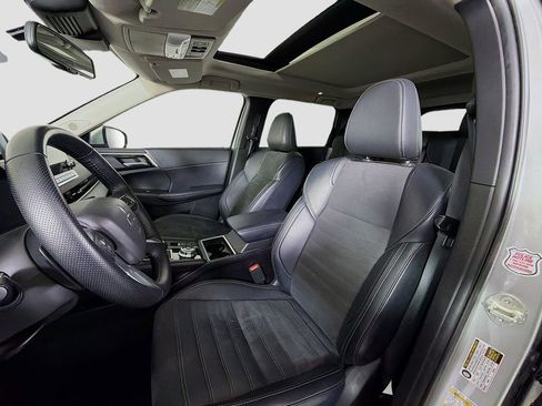 Used 2024 Mitsubishi Outlander SE Black Edition image 13