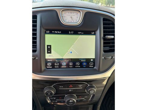 Used 2018 Chrysler 300 Touring L RWD image 19