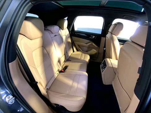 Used 2023 Porsche Cayenne image 23