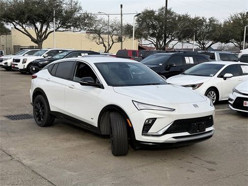 Used 2025 Buick Envista Sport Touring image 3