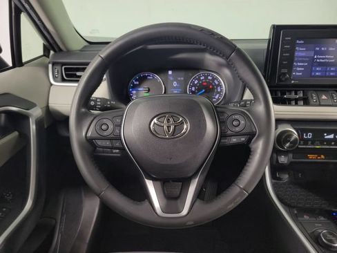 Used 2022 Toyota RAV4 XLE Premium AWD/4WD image 22