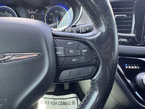 Used 2019 Chrysler Pacifica Touring-L w/ S Appearance Package FWD image 10