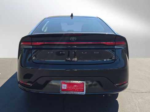 Used 2025 Toyota Prius XLE image 4