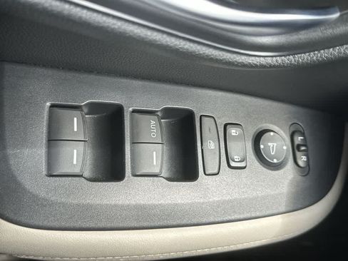 Used 2024 Honda HR-V LX image 17