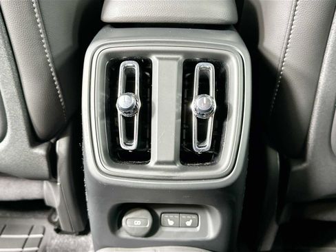 Certified 2025 Volvo XC40 B5 Core w/ Protection Package Premier image 23