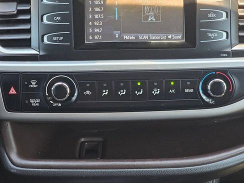 Used 2019 Toyota Highlander LE image 14