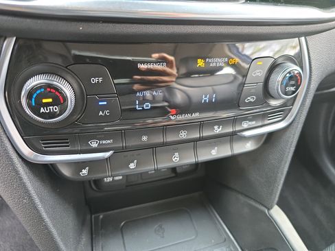 Used 2020 Hyundai Santa Fe Limited image 22