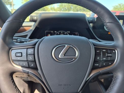 Used 2024 Lexus ES 250 w/ Premium Package AWD/4WD image 12