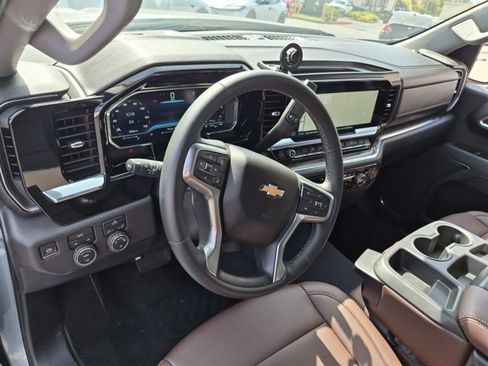 Used 2023 Chevrolet Silverado 1500 LT AWD/4WD image 10