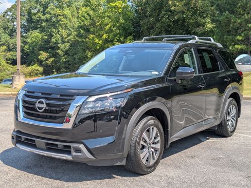 Used 2025 Nissan Pathfinder SL FWD image 5