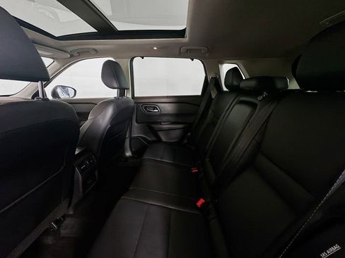 Used 2021 Nissan Rogue SV w/ Premium Package image 24