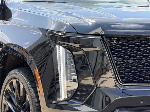 Used 2026 Cadillac Escalade Platinum Sport w/ LPO, ONYX Package AWD/4WD image 12