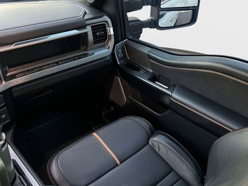 Used 2024 Ford F250 Platinum image 15