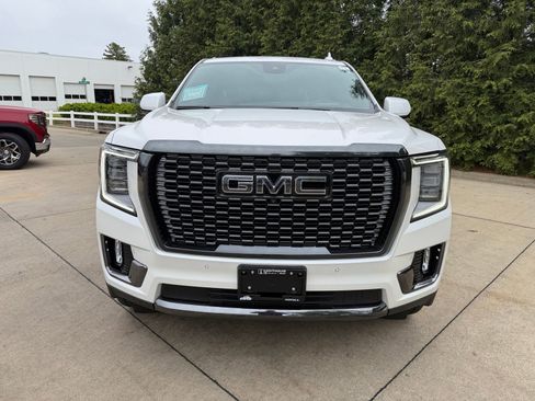 Used 2023 GMC Yukon Denali Ultimate AWD/4WD image 6