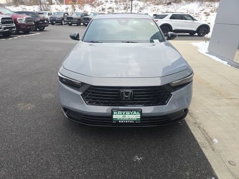 Used 2023 Honda Accord Sport image 2