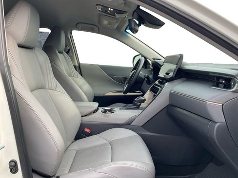 Used 2021 Toyota Venza Limited image 23