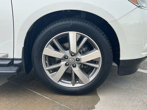 Used 2014 Nissan Pathfinder Platinum w/ Platinum Premium Package FWD image 17