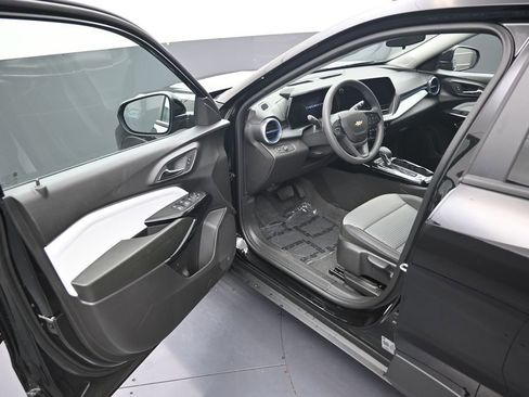 Used 2026 Chevrolet Trax LT FWD image 10