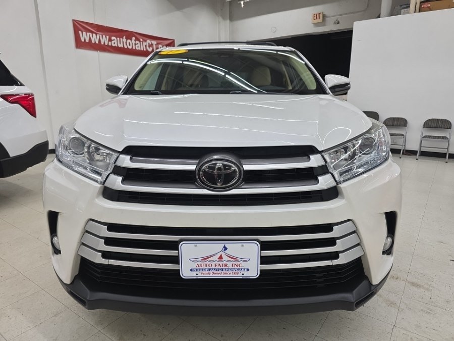 Used 2017 Toyota Highlander Plus FWD image 2