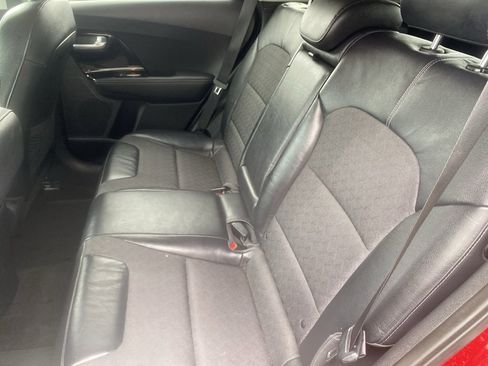 Used 2019 Kia Niro S Touring image 17