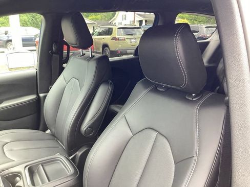 New 2027 Chrysler Pacifica Select AWD/4WD image 23