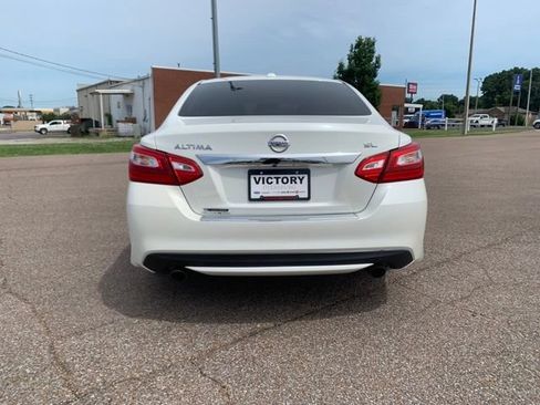Used 2016 Nissan Altima 2.5 SL w/ Moonroof Package FWD image 6
