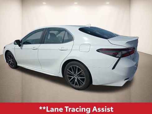 Used 2024 Toyota Camry SE image 11