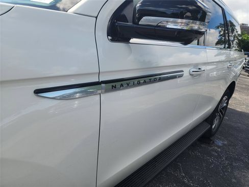 New 2026 Lincoln Navigator Premiere AWD/4WD image 10