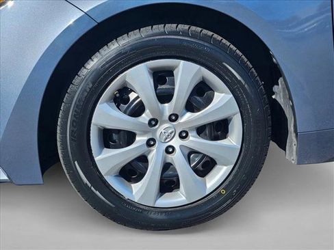 Used 2020 Toyota Corolla LE image 21