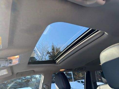 Used 2016 Toyota Highlander XLE image 18