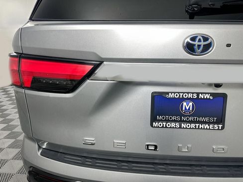 Used 2023 Toyota Sequoia Limited image 20