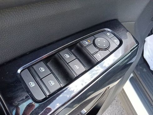 Used 2022 Nissan Pathfinder SV w/ SV Premium Package AWD/4WD image 12