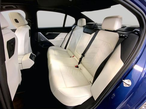 Used 2024 BMW i5 eDrive40i w/ Premium Package RWD image 20