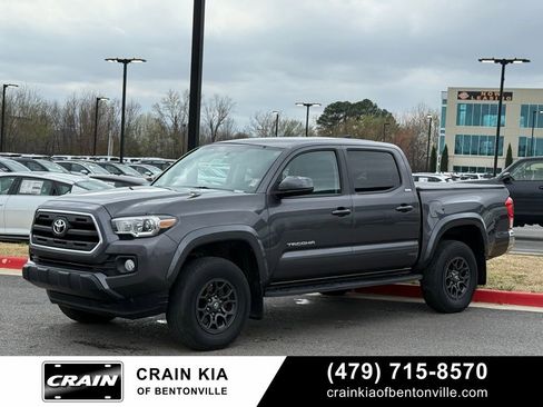 Used 2017 Toyota Tacoma SR5 w/ Tow Package image 3
