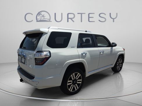 Used 2021 Toyota 4Runner Limited AWD/4WD image 5