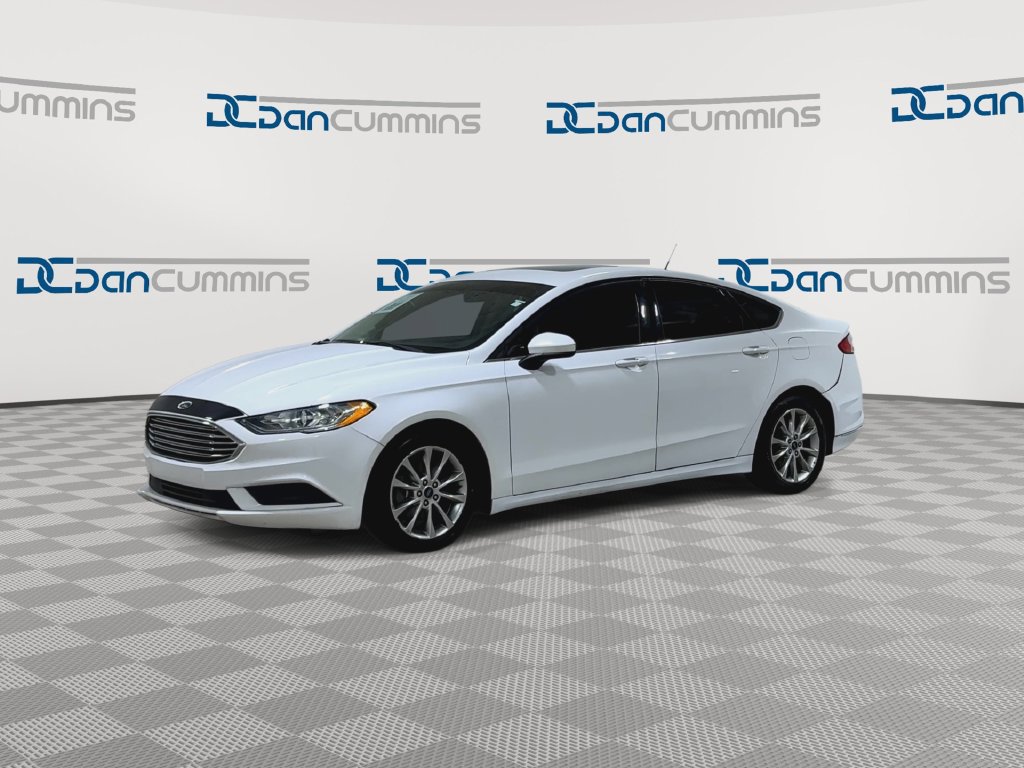 Used 2017 Ford Fusion SE FWD image 4