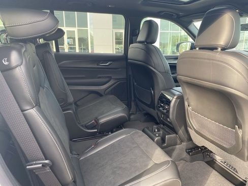 New 2025 Jeep Grand Cherokee L Altitude image 13